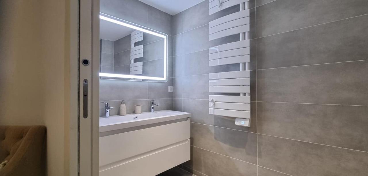 Appartement De Luxe Eze Village Vue Mer Avec Piscine ภายนอก รูปภาพ